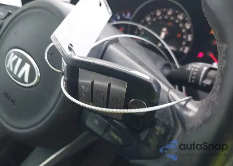 2016 Kia Sorento 2.0T Sxl z USA, uszkodzony, nr VIN 5XYPKDA13GG141804